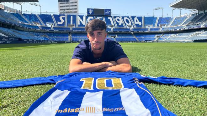 David Larrubia, en La Rosaleda con la icónica camiseta de la 2008/09. (Foto: Alberto Fuentes)