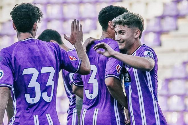 Los jugadores del Pucela celebran el gol ante el Pau (Foto: Sara Cabezas).