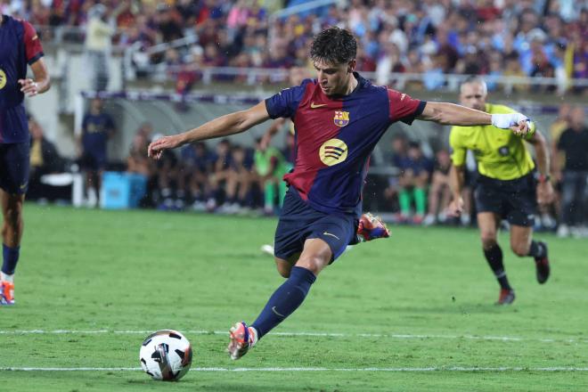 Pablo Torre dispara en el Barcelona-Manchester City (Foto: Cordon Press).