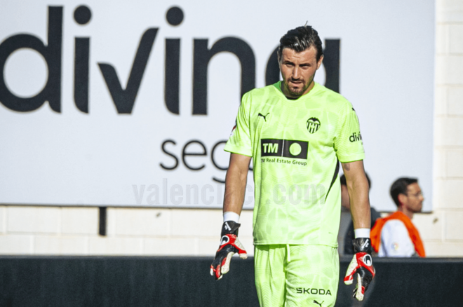 Stole Dimitrievski, ante el Levante UD (Foto: Valencia CF).