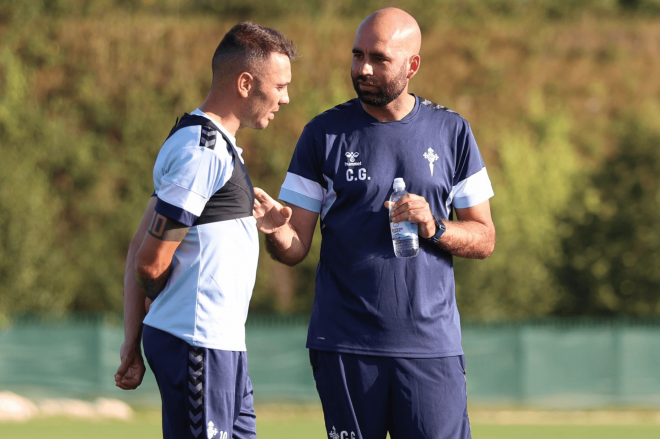 Claudio Giráldez conversando con Iago Aspas (Foto: RC Celta).