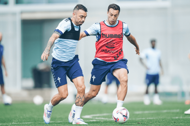 Iago Aspas ante Manquillo (Foto: RC Celta).