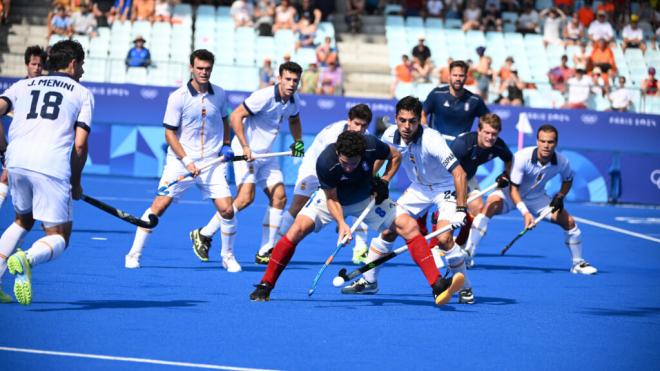 Un momento del partido de hockey entre España y Francia (Foto: Cordon Press)