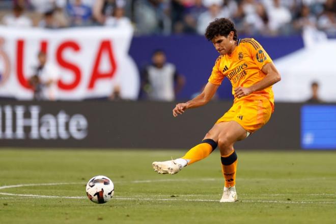 Jesús Vallejo, en el amistoso del Real Madrid ante el Milan (Foto: RM).