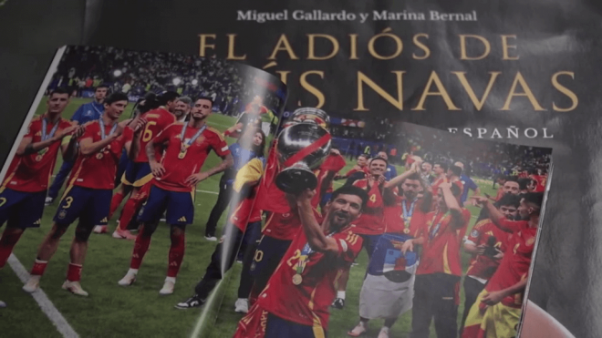 Jesús Navas y varias fotografías de sus triunfos con la Selección Española (ElDesmarque)