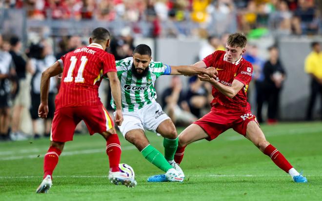 Fekir, ante el Liverpool (Foto: Cordon Press).