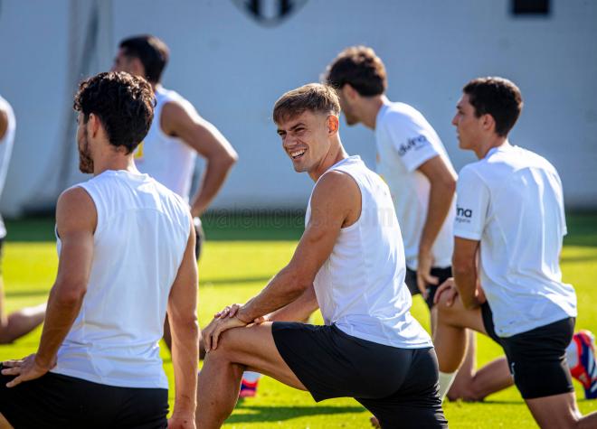 Dani Gómez, en su primer entrenamiento de este viernes (Foto: Valencia CF).