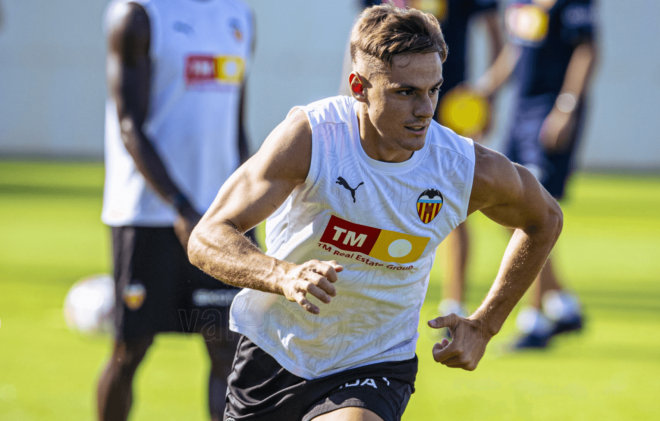 Dani Gómez, en su primer entrenamiento (Foto: Valencia CF).