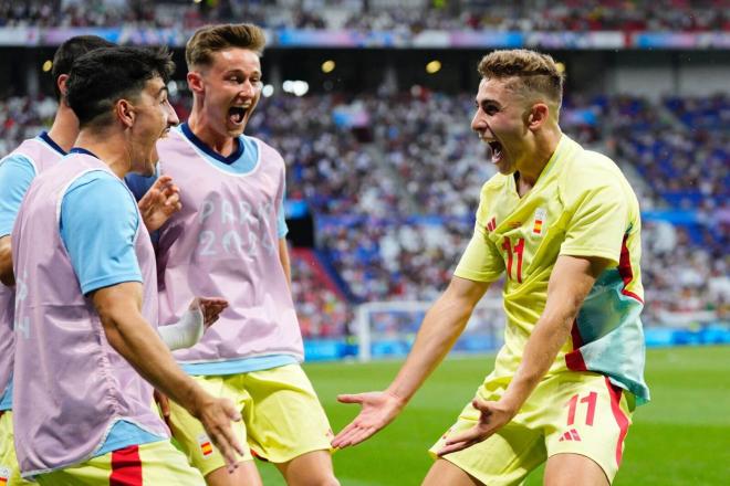 Fermín López celebra el segundo gol de España a Japón (Foto: SeFutbol).