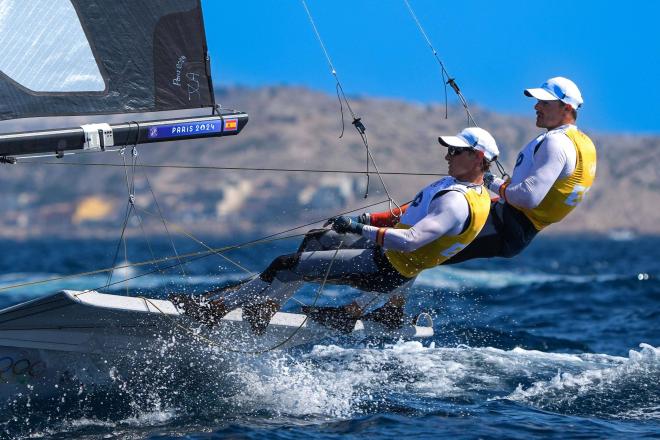 Florian Trittel y Diego Botín, en el 49er de París 2024 (Foto: Cordon Press).