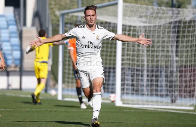 Dani Gómez, celebrando uno de sus tantos con el filial del Real Madrid (Foto: REAL MADRID). 