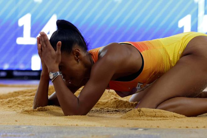 Ana Peleteiro, tras uno de sus saltos en la final de los Juegos (Fotos: EFE).