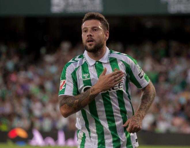 Aitor Ruibal celebra un gol (foto: Kiko Hurtado).