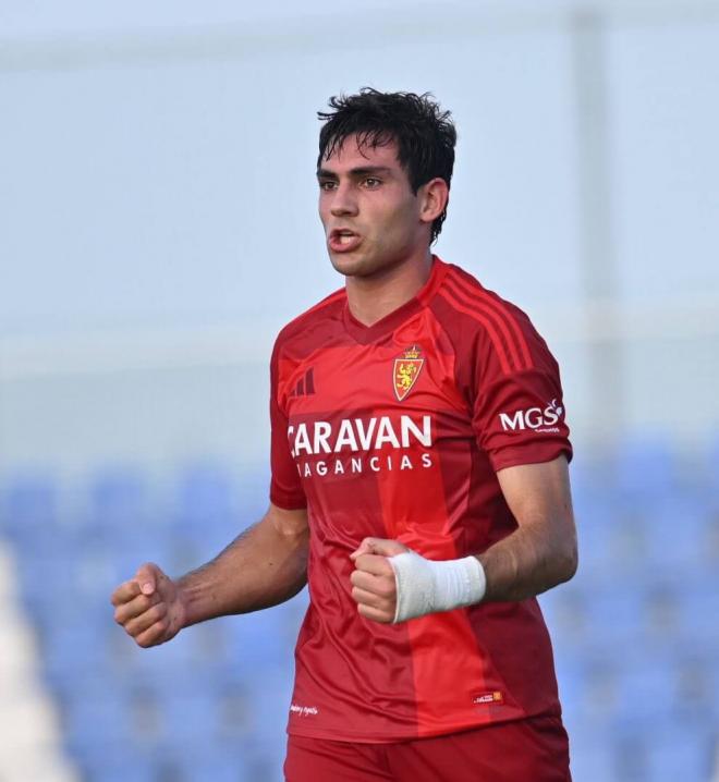 Iván Azón celebra su gol ante el Elche CF (Foto Tino Gil / RZ)