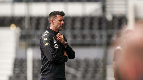 Pezzolano, ante el Derby County (Foto: Real Valladolid).