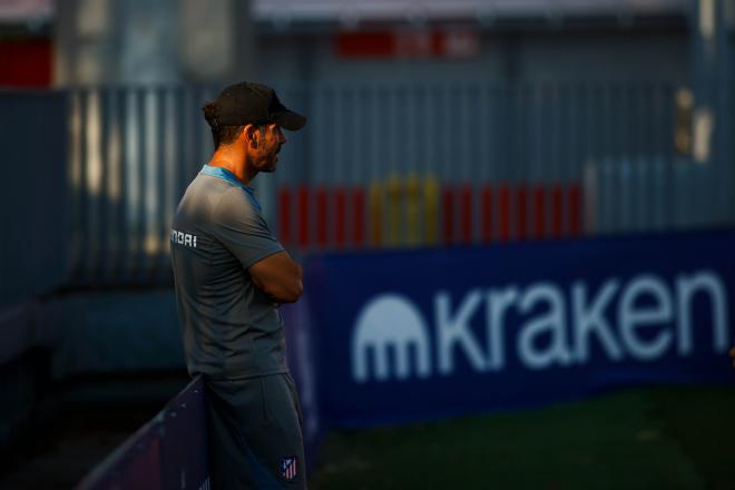 Diego Pablo Simeone, en una sesión del Atlético (Foto: ATM).