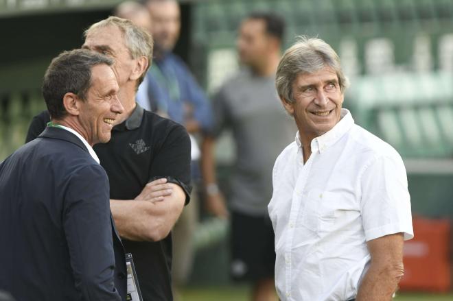 Manuel Pellegrini, junto a Ramón Planes, en la pretemporada (Foto: Kiko Hurtado)