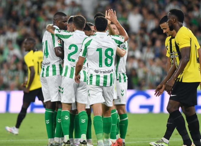 Los jugadores del Betis en un amistoso de pretemporada (foto: Kiko Hurtado).