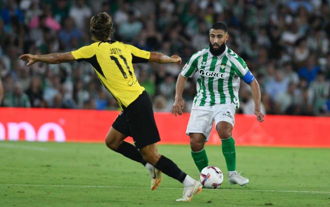 Nabil Fekir con la pelota  (Foto: Kiko Hurtado)