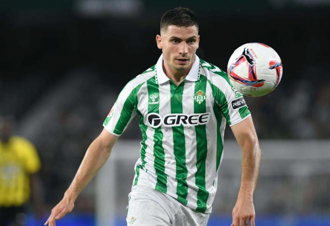 Romain Perraud, con la camiseta del Real Betis, ante el Al Ittihad (Foto: Kiko Hurtado)