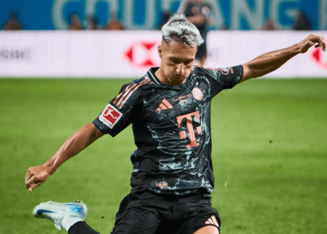 Bryan Zaragoza con el Bayern de Múnich.