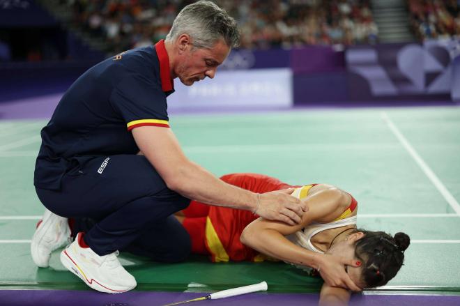 Carolina Marín, tras lesionarse en París 2024 (Foto: Cordon Press)