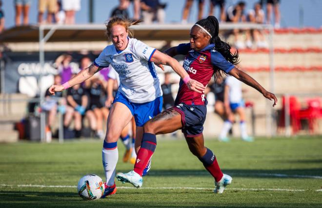 Ivonne Chacón, protagonista en el primer amistoso del Levante Femenino (Foto: LUD).