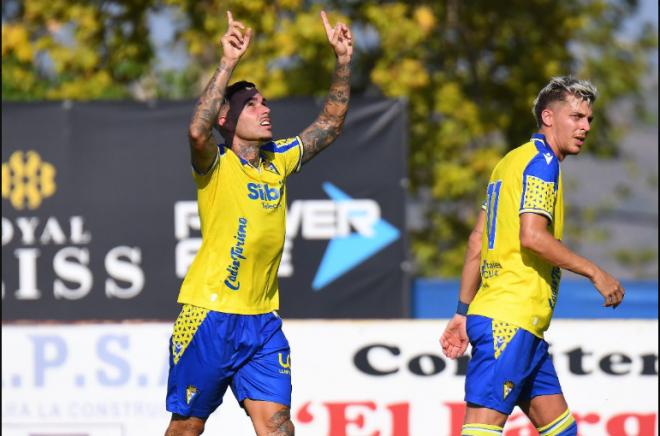 Roger Martí celebra su gol ante el Burnley (Foto: Cádiz CF).