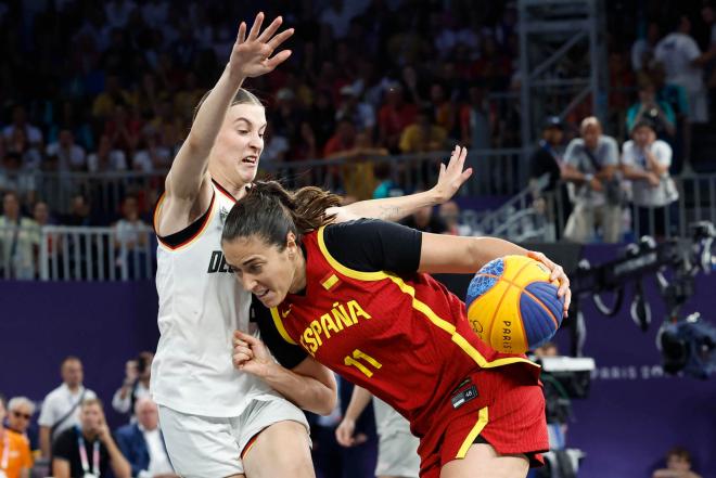 Vega Gimeno, en la final de baloncesto femenino 3x3 en París (Foto: EFE).