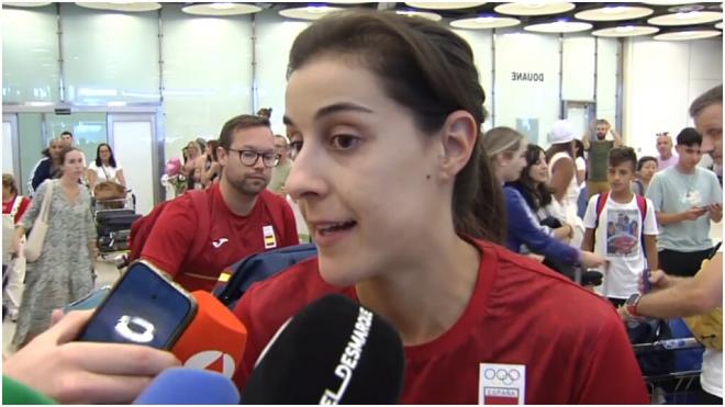 Carolina Marín, en el aeropuerto de Barajas.