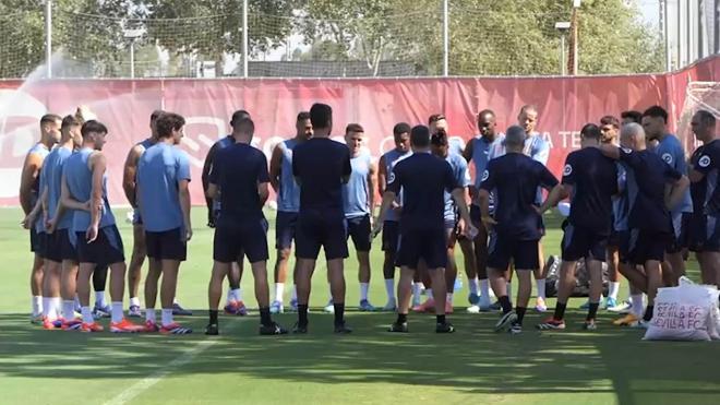 Imagen del entrenamiento del Sevilla este lunes.