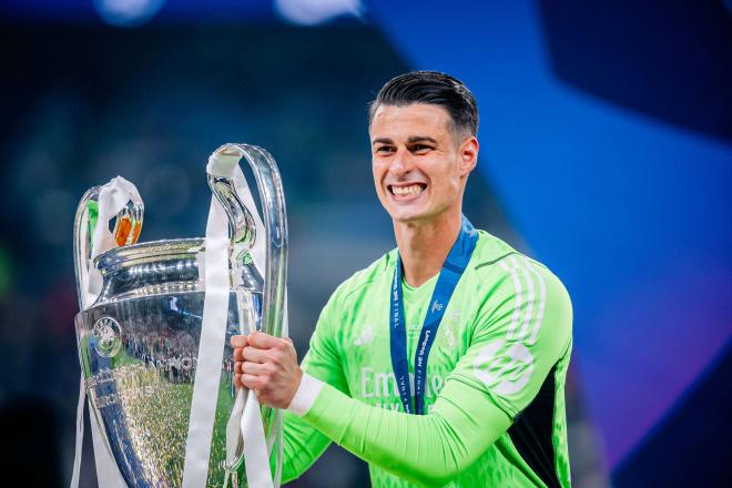 Kepa Arrizabalaga, con la Champions ganada con el Real Madrid (Foto: Cordon Press).