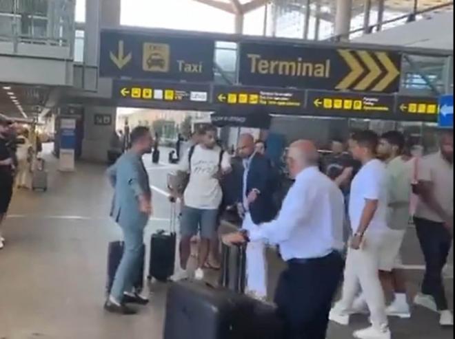 Ricardo Rodríguez ya está en Málaga (Foto: @Lordalvaro)