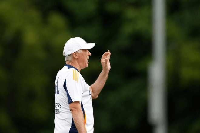 Carlo Ancelotti, en un entrenamiento con el Real Madrid (Foto: RM).