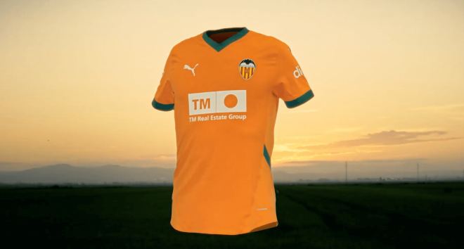 El Valencia CF hace oficial su tercera camiseta 2024/25 que se llevará en el Trofeo Naranja