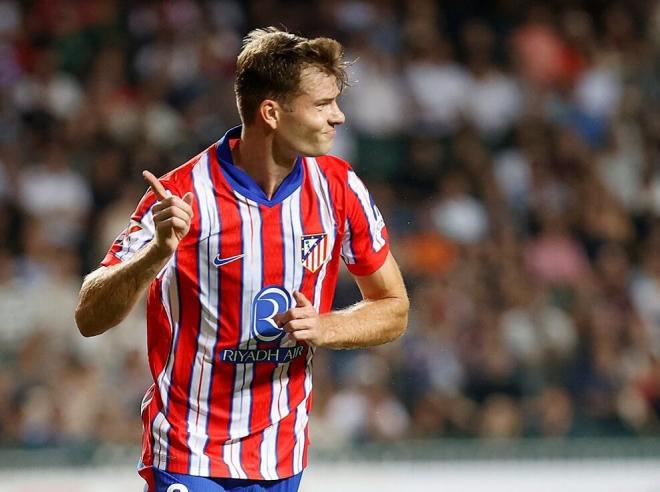 Pedri celebra el 0-4 del Barcelona en Montilivi (Foto: EFE).