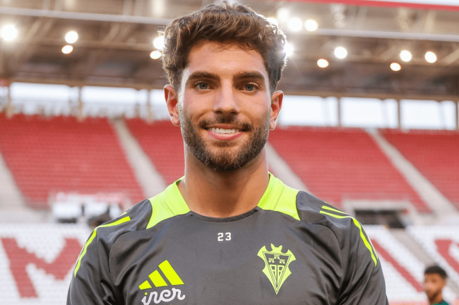 Javi Rueda, con la camiseta del Albacete (Foto: Albacete Balompié).