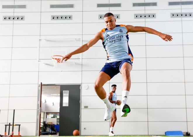 Kylian Mbappé, en su primer entrenamiento con el Real Madrid (Foto: RMCF).