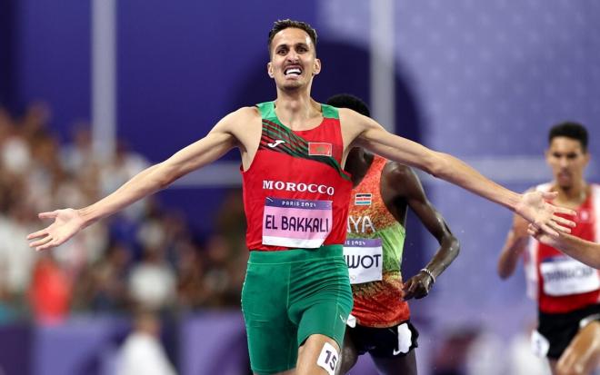 El Bakkali celebra su victoria en la final de los 3.000 obstáculos (Foto: EFE).