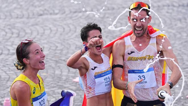 María Pérez y Álvaro Martín tras ganar la medalla