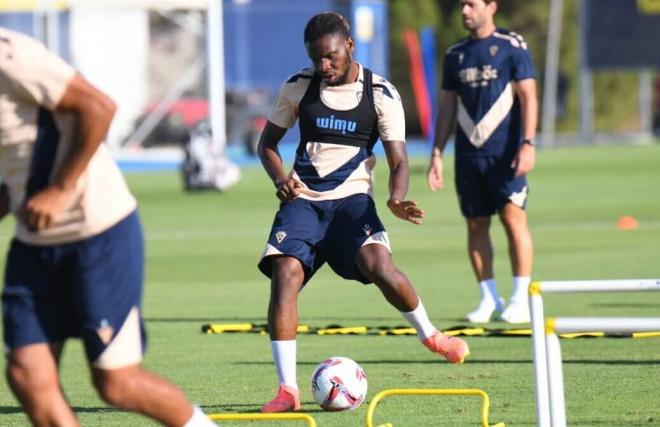 Kouamé, entrenándose esta semana (Foto: Cádiz CF).