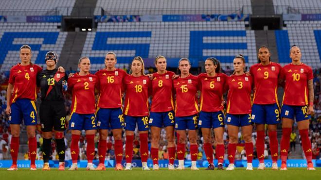 Las jugadoras de la Selección Española, en el partido ante Brasil (@SEFutbolFem)