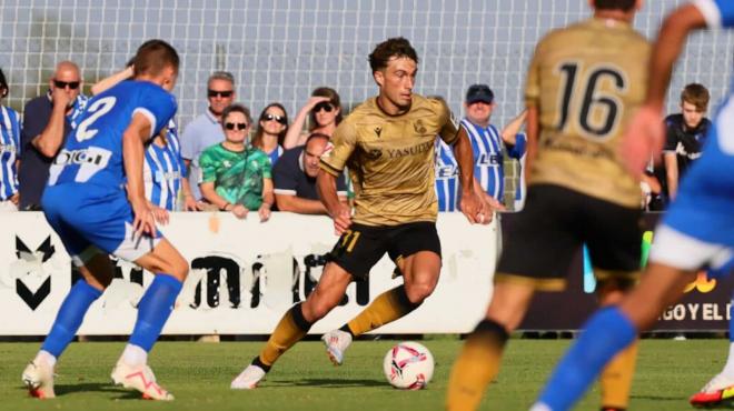 Mikel Goti en un amistoso de pretemporada de la Real Sociedad (Foto: Real Sociedad).