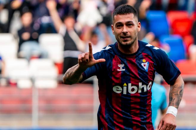 Sergio León celebra un gol con el Éibar (Foto: SD Éibar).