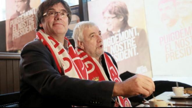 Carles Puigdemont, con la bufanda del Girona (RR.SS)