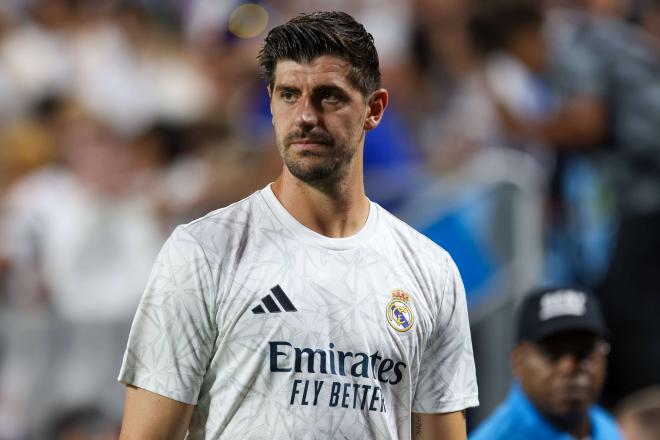 Thibaut Courtois, en un calentamiento con el Real Madrid (Foto: Cordon Press).