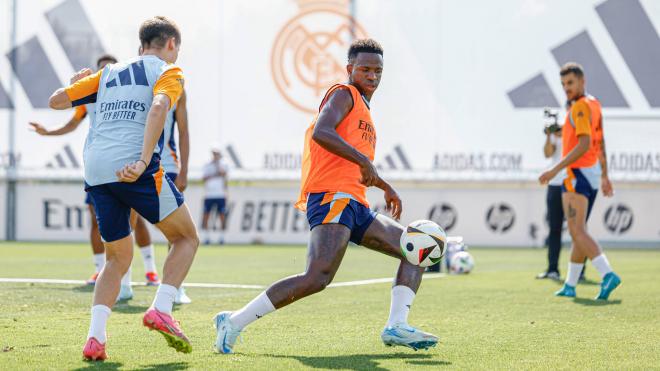 Vinicius y Arda Güler, en el entrenamiento del Real Madrid (Foto: RMCF).