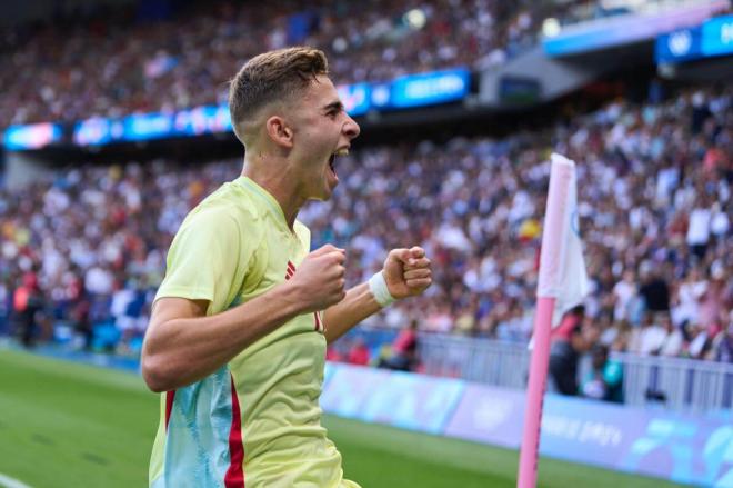 Fermín López celebra uno de sus goles en el España-Francia (Foto: SeFutbol).