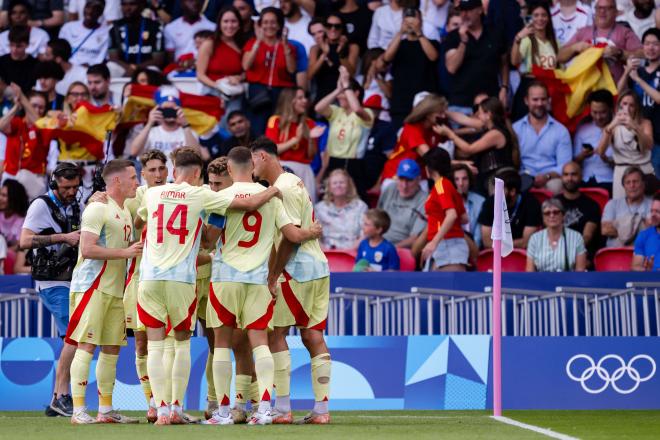 Los jugadores de España celebran un gol ante Francia en la final de los Juegos (Foto: Cordon Press