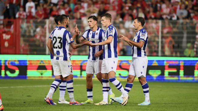 Los jugadores de la Real celebran el gol de Oyarzabal ante el Unión Berlín (Foto: Real Sociedad).